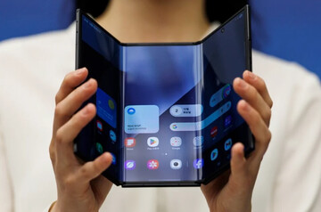 رقابت گوشیهای سهتاشو